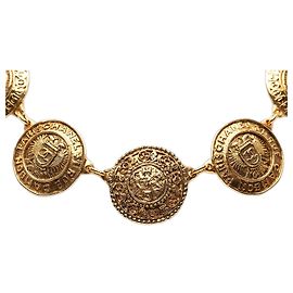 Collier Chanel CC avec médaillon Cambon plaqué or Doré