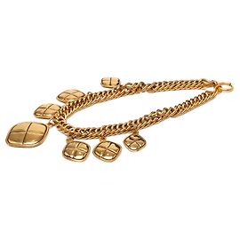 Colar Chanel Gold Plated Quilted Diamond Charms em Ouro Dourado