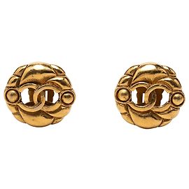 Orecchini a clip rotondi Chanel CC placcati oro D'oro