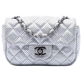 Borsa a tracolla Chanel Mini Square Classic in pelle d'agnello traforata argento con patta singola Argento