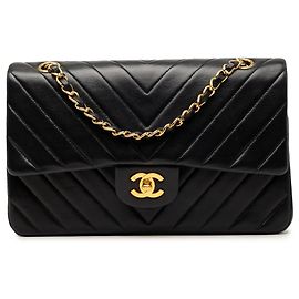Bolsa de ombro Chanel Medium Classic Chevron em pele de cordeiro preta com Double Flap Preto