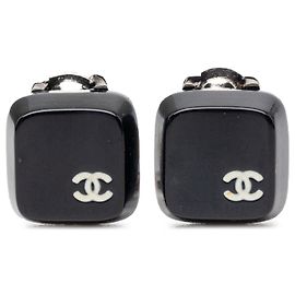 Orecchini a clip quadrati in resina nera Chanel CC Nero
