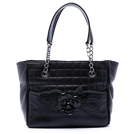 Tote Chanel CC Choco Bar in agnello nero con camelia No 5 Nero