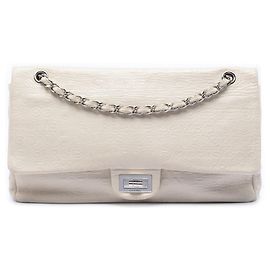 Bolsa de ombro Chanel Maxi Reissue 2.55 Double Flap em couro de bezerro estampado branco Branco