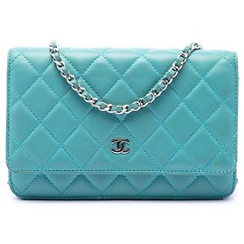 Borsa a tracolla Chanel CC matelassé in pelle d'agnello blu Wallet On Chain Blu