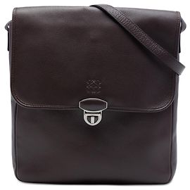 Bolsa Tiracolo com Aba Anagram em Couro Castanho LOEWE Marrom
