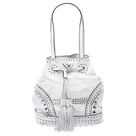 Saco Bucket Prada em couro de bezerro macio com tachas branco Branco
