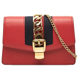 Bolsa Tiracolo Gucci Super Mini Sylvie em Pele de Bezerro Vermelha com Corrente Vermelho