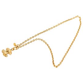 Colar com pingente Chanel CC acolchoado banhado a ouro Dourado