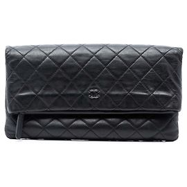 Clutch plegable Chanel CC Beauty de piel de cordero acolchada negra Negro
