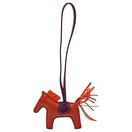 Pingente de Bolsa Grigri Rodeo PM em couro de cordeiro Milo Orange Hermès Laranja