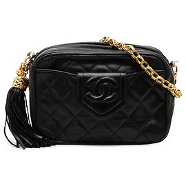 Bolsa Camera Chanel CC em pele de cordeiro acolchoada preta com borla Preto