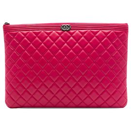 Chanel Boy O Case Clutch Large aus gestepptem rotem Kalbsleder mit Kette Rot