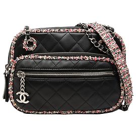 Bolsa Camera Chanel CC em tweed e pele de cordeiro acolchoada preta com acabamento elegante e fecho frontal Preto
