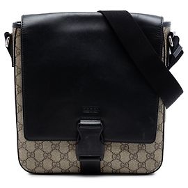 Bolsa Messenger com Aba Gucci GG Supreme Bege Bege