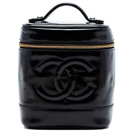 Bolso Vanity Chanel CC de charol negro Negro