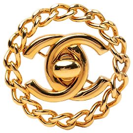 Goldene Chanel CC Rundbrosche vergoldet mit Turn-Lock-Verschluss Golden