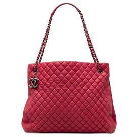 Saco New Bubble Tote Chanel Large em couro de bezerro iridescente acolchoado vermelho Vermelho
