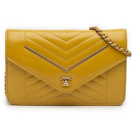 Borsa a tracolla Chanel Small Reversed Chevron in pelle d'agnello gialla Giallo