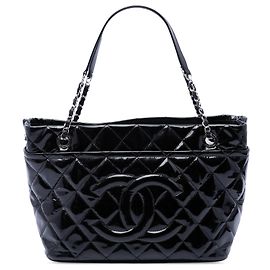 Bolso Tote Soft Timeless de charol acolchado CC negro Chanel Negro