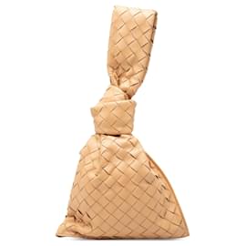 Bottega Veneta Mini BV Twist Bag Handtasche aus Kalbsleder in Tan Kamel