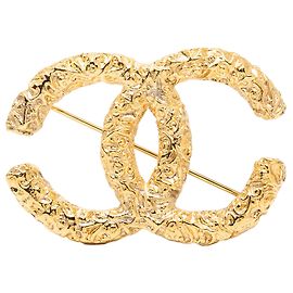 Spilla Chanel CC placcata oro con rilievo barocco D'oro