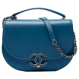 Bolsa Chanel Coco Curve Flap Medium em couro de bezerro brilhante azul e couro de cabra matelassê Azul
