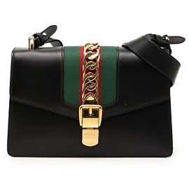 Bolsa Satchel Gucci Sylvie Small em couro de bezerro preta com Web Preto