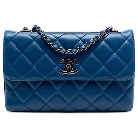 Borsa a tracolla Chanel Medium in agnello trapuntato blu Trendy CC Flap Blu