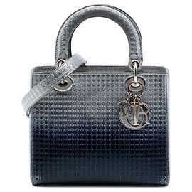 Bolsa Lady Dior Medium Ombre Metallic Prateada em Patent Microcannage Prata