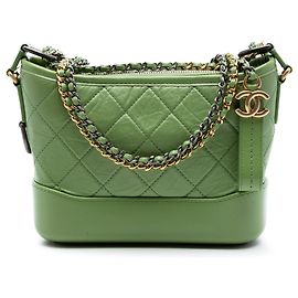 Bolsa transversal Chanel Gabrielle pequena em couro de vitelo envelhecido verde Verde