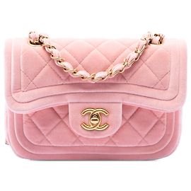 Mini bolsa transversal Chanel em veludo acolchoado rosa com duplo fecho Rosa