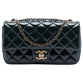 Bolsa transversal Chanel Paris Salzburg Medium em couro envernizado e pele de cabra azul com ilhoses CC Azul