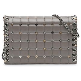 Bolsa transversal Chanel Small Lambskin Chocolate Bar CC Piercing Studded Chain Flap Cinza Cinza