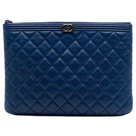 Blauer Chanel Medium Quilted Lambskin Boy O Case Clutch Blau