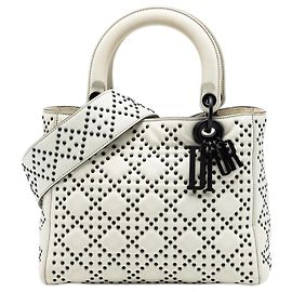 Bolso Lady Dior Medium de piel de cordero blanca con acolchado cannage Blanco