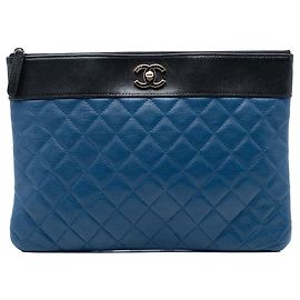 Clutch Chanel Medium Bicolor em pele de carneiro acolchoada Mademoiselle O Case Azul Azul