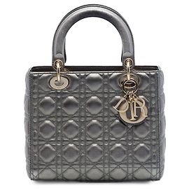 Borsa Lady Dior in agnello metallizzato cannage grigio, taglia Medium Grigio