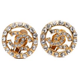 Orecchini a clip rotondi Chanel CC placcati oro e strass D'oro