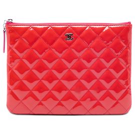 Clutch Chanel Small Red Quilted Patent O Case Roja