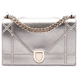Borsa a tracolla Diorama in pelle di vitello metallizzata argento Dior Medium Argento