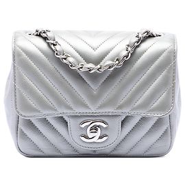Borsa a tracolla Chanel Mini Square Classic Chevron Caviar argento Argento