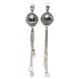 Silberne Chanel CC Disco Ball Clip-On-Ohrringe aus Messing, Harz, Strass und Kunstperlen Silber