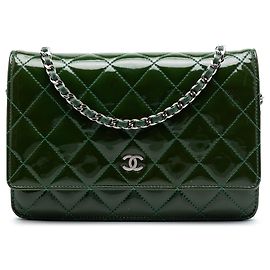 Bolso bandolera de cadena Chanel CC acolchado en charol verde Verde