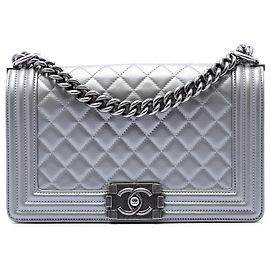 Bolsa transversal Chanel Old Medium Quilted Metallic Caviar Boy Flap prata Prata