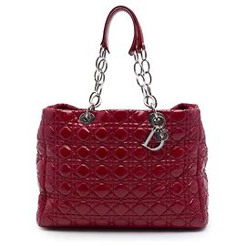 Grand cabas Lady Dior Soft en cuir verni cannage rouge de Dior Rouge