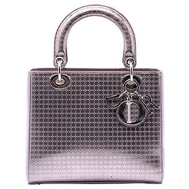 Sac Lady Dior Medium en cuir verni métallisé microcannage violet Violet
