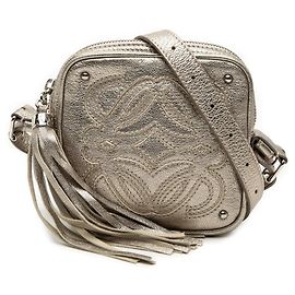 Bolsa transversal LOEWE Mini Metallic Goatskin Anagram Tassel Prata Prata