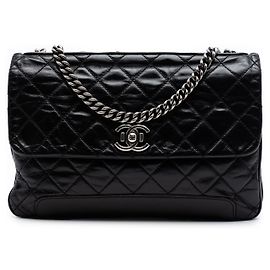 Borsa a tracolla Chanel CC in pelle di vitello laccata trapuntata nera Nero