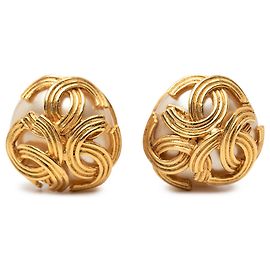 Chanel Gold Plated Triple CC Perlen Clip-Ohrringe Golden